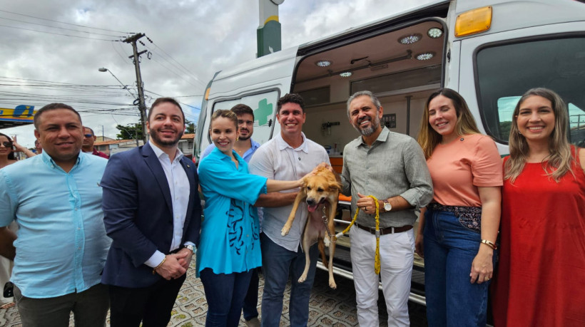 Entrega de equipamentos vai ampliar o serviço gratuito de castração de cães e gatos no Ceará