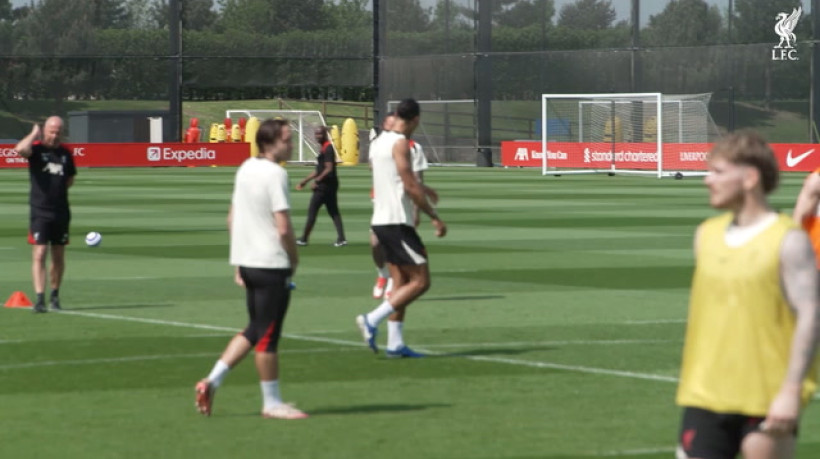 Van Dijk marca um golaço no treino do Liverpool FC