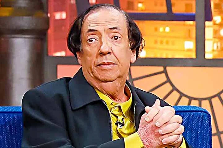 Scalco contou que o ator sofreu duas ações de despejo e teve ajuda financeira das influenciadoras Deolane Bezerra e Martina Oliveira. No entanto, ainda assim ele precisou deixar o apartamento em que morava.
