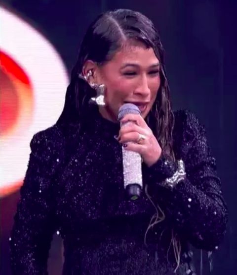 Mesmo em meio a uma série de boatos envolvendo desentendimentos com a irmã, Simone seguiu fazendo sucesso com a carreira solo.
