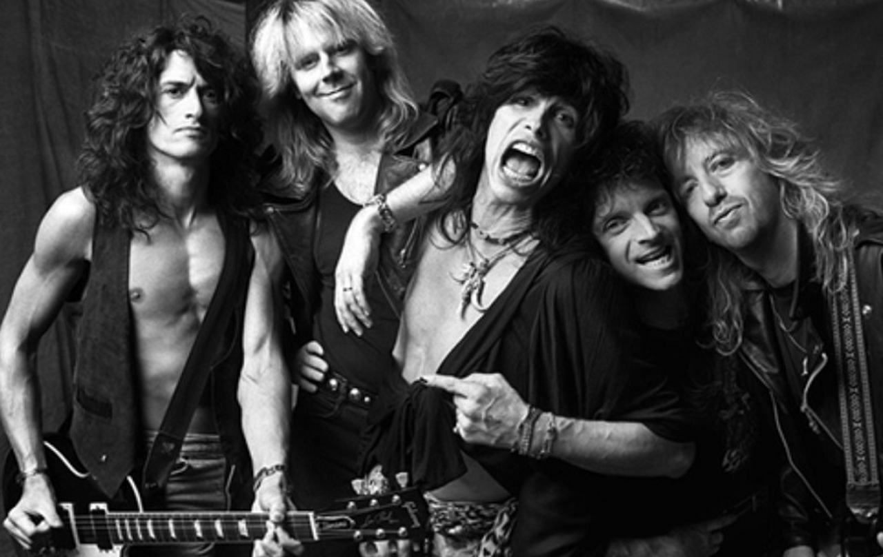 Curiosidade 9: Joe Perry trabalhava em uma lanchonete e conheceu Steven Tyler por ser um cliente do estabelecimento