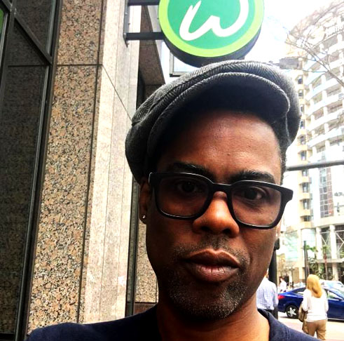 O comediante, que levou um tapa de Will Smith no Oscar de 2022, conciliou o trabalho de ator iniciante com o de garçom, mas, assim que deu, saiu do restaurante (Red Lobster). Ele detestava, principalmente, limpar a sujeira deixada nas mesas pelas crianças. 