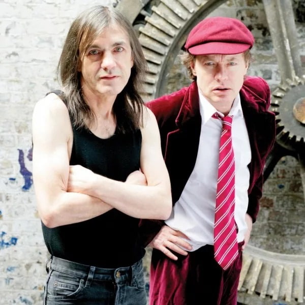 Malcolm e Angus Young nasceram em Glasgow, na Escócia, porém o que muita gente não sabe é que em 1963 eles se mudaram para Sidney, na Austrália. Com isso, a histórica banda ACDC foi fundada e iniciou sua caminhada em solo australiano.