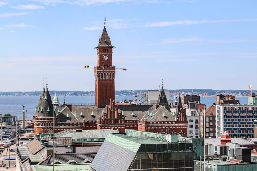 Suécia: O país escandinavo testou o modelo ainda em 2015 e as conclusões foram ambíguas. Alguns políticos acharam a implementação cara para os cofres do governo. Já algumas microempresas gostaram da ideia e até adotaram uma redução na carga horária.