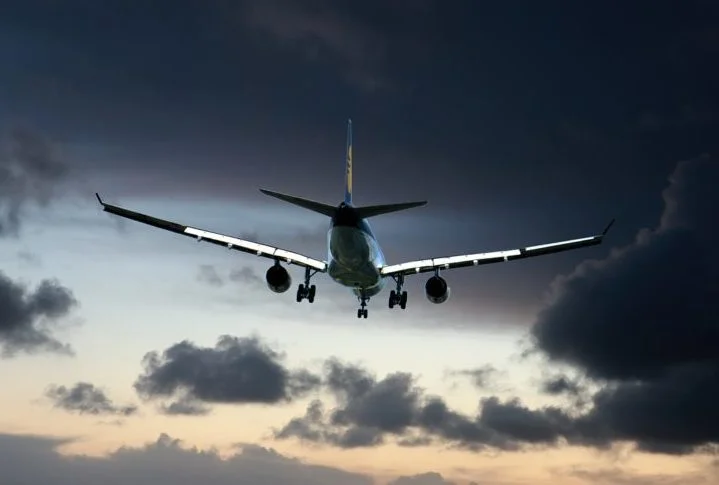 Todos sabem que o avião é considerado um meio de transporte seguro. Mas, quando acidentes ocorrem, costumam provocar grandes tragédias. E, por isso, muita gente tem medo de ficar nas alturas. 