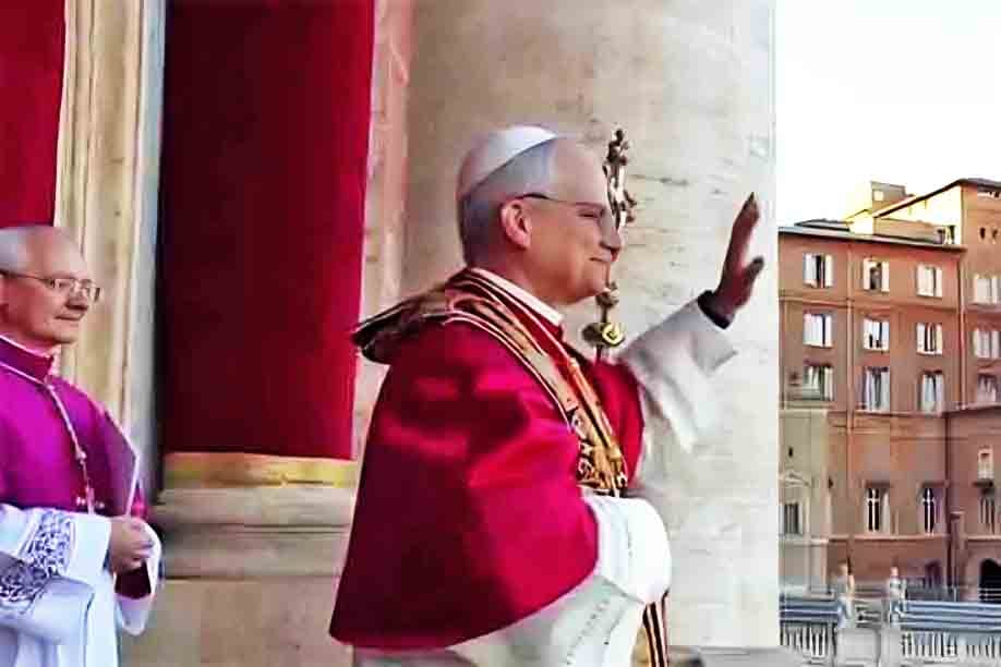 Queremos ser uma igreja sinodal, que avança, que busca sempre a paz, a caridade, sempre estar próxima, principalmente daqueles que sofrem, acrescentou o novo papa, da sacada da Basílica de São Pedro, no Vaticano.