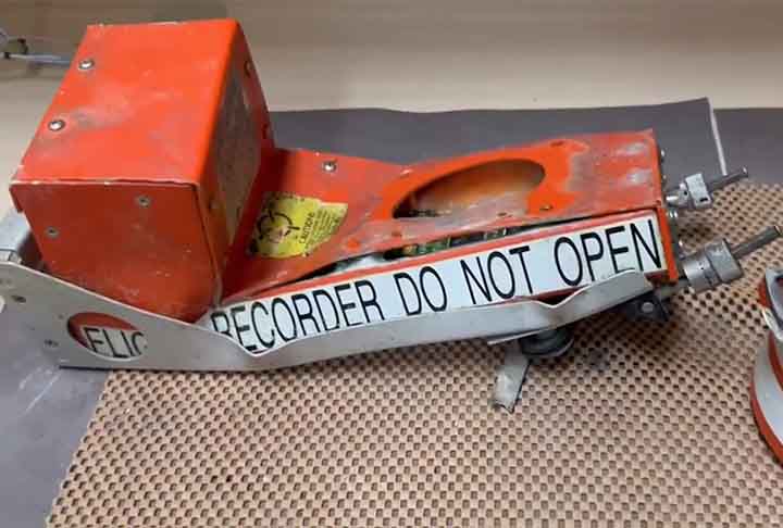 O futuro das caixas-pretas pode envolver a integração com tecnologias de monitoramento em tempo real e inteligência artificial para análise preditiva. Essas inovações podem aprimorar ainda mais a capacidade de responder a incidentes e garantir a segurança do transporte.