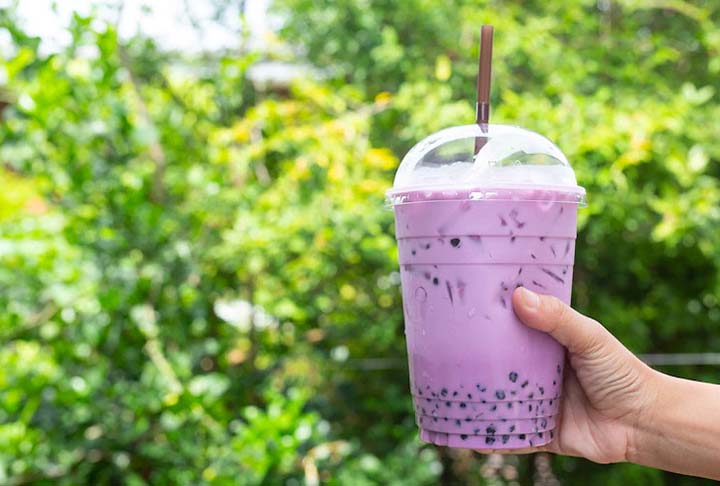 Bubble tea (“chá bolha”): também conhecido como chá de leite pérola, é uma bebida doce à base de chá, geralmente preto ou verde, clássica de Taiwan. Pode-se encontrá-la com sabores diferentes, porém no fundo do copo sempre há pequenas bolinhas ou pérolas mastigáveis da goma de tapioca (“boba”)  provenientes da mandioca.