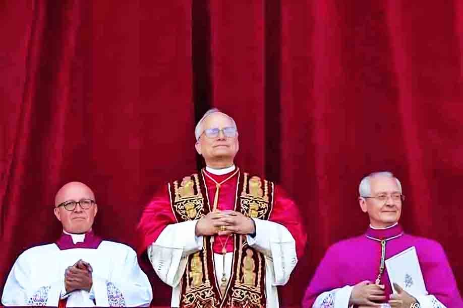 Em termos de alinhamento, o novo papa é visto como alguém que apoia mudanças na Igreja, seguindo o caminho de reforma que já vinha sendo implementado pelo papa Francisco. 