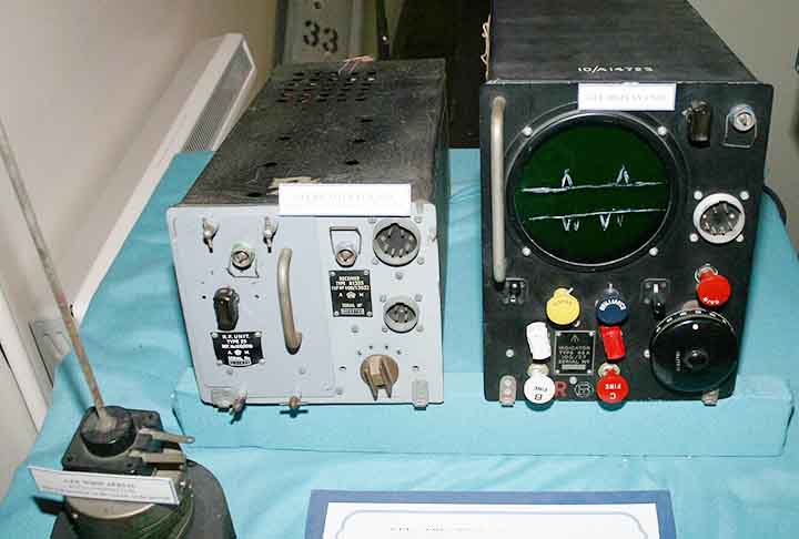 As caixas-pretas são projetadas para suportar condições extremas, como altas temperaturas, pressão e impacto. Possuem revestimentos especiais e caixas robustas para garantir que os dados permaneçam intactos mesmo após uma colisão grave.