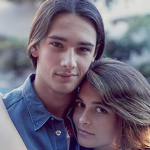 O ator fez várias participações em novelas na Globo. Ele estreou em Olho no Olho (1993), mas estourou no ano seguinte em Pátria Minha (foto), no papel de namorado da personagem de Cláudia Abreu. 
