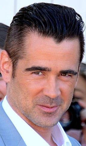 Colin Farrell segue desafiando rótulos, alternando grandes produções e projetos autorais, sempre guiado por escolhas instintivas que fazem dele um dos atores mais imprevisíveis e interessantes de sua geração.