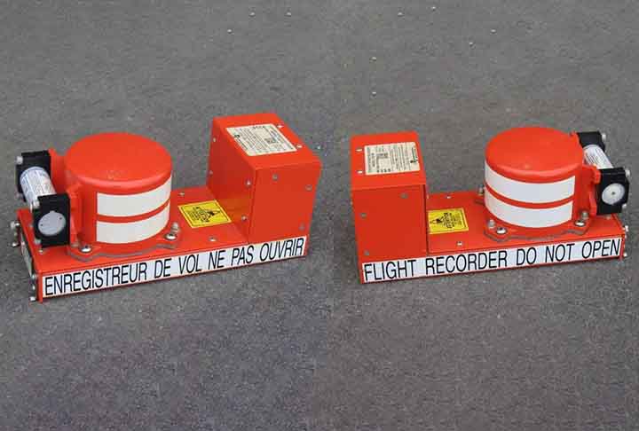 Existem dois tipos principais de caixas-pretas: o Gravador de Dados de Voo (FDR) e o Gravador de Voz da Cabine (CVR). O FDR registra dados técnicos do voo, como altitude e velocidade, enquanto o CVR grava conversas entre os pilotos e outros sons na cabine.