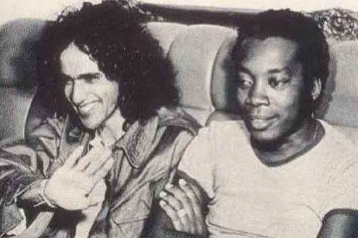 Após a morte de sua mãe, em virtude da tuberculose, Milton, aos dois anos, foi entregue aos cuidados da avó materna, também empregada doméstica. Uma das duas filhas do casal para o qual sua avó trabalhava, a professora de música Lília Silva Campos, propôs adotá-lo.