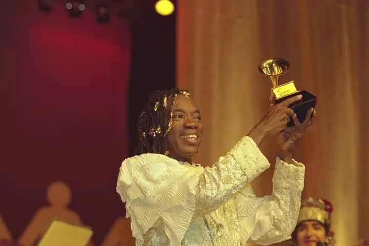 O cantor gravou, ao todo, 34 álbuns, sendo condecorado com cinco estatuetas do Grammy Awards. Entre as quais se destacaram a de Best World Music Álbum em 1998 por Nascimento e a de Best Contemporary Pop Album em 2000 do Grammy Latino por Crooner.