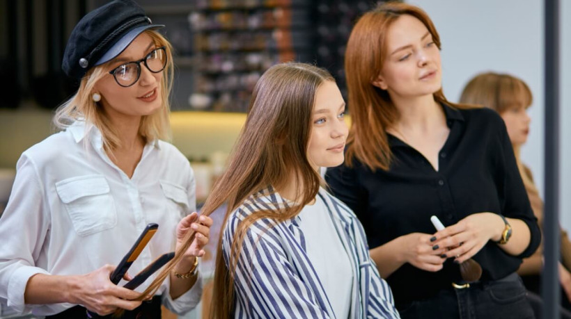 O setor de beleza é um dos destaques para quem deseja empreender (Imagem: Shakirov Albert | Shutterstock) 