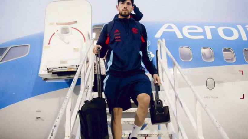 Carro blindado do goleiro foi alvejado com quatro tiros na Linha Amarela após desembarque na madrugada da última quinta-feira