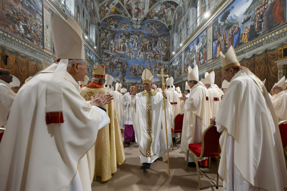 Papa Leão XIV durante missa com cardeais na Capela Sistina, no Vaticano, nesta sexta-feira, 9 de maio de 2025(Foto: Divulgação / Vatican media / AFP)