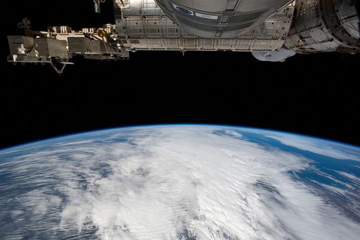 Ele foi membro ativo da Sociedade Planetária (The Planetary Society), organização que ele co-fundou com outros cientistas para promover a exploração espacial e a educação científica.