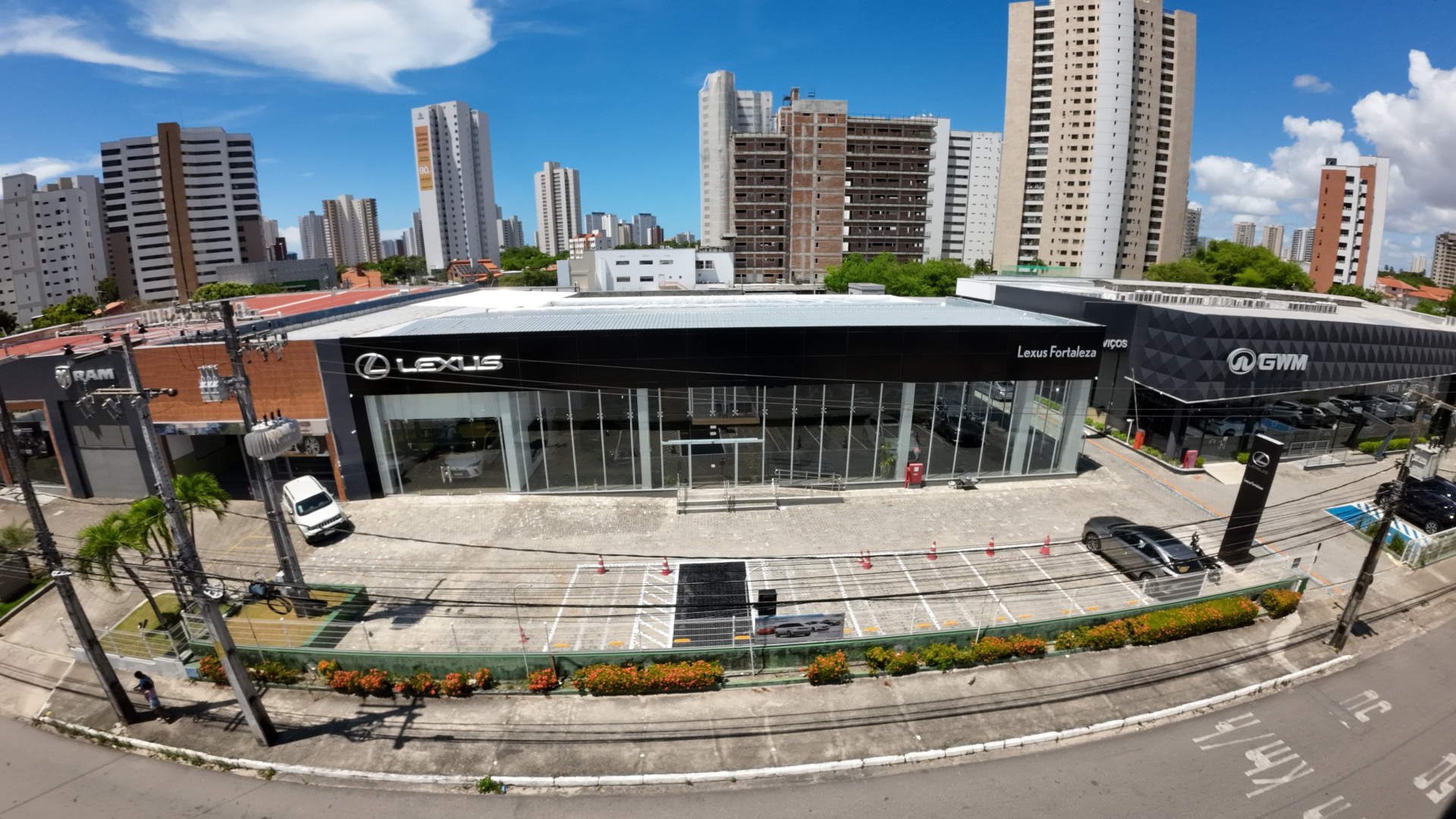 Vista aérea da nova concessionária Lexus em Fortaleza, na avenida Rogaciano Leite, bairro Guararapes