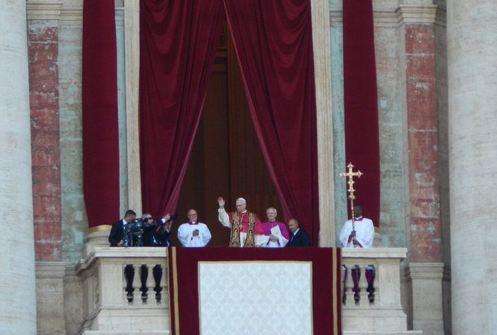 Prevost teria recebido uma ligação de uma das vítimas em 2020 e encaminhado os relatos oficialmente ao Vaticano apenas dois anos depois. A Diocese negou acobertamento e a investigação ainda está em andamento.