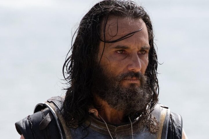 Rodrigo Santoro vem mantendo uma carreira sólida tanto no Brasil como no exterior. Em 2022, ele estrelou a minissérie espanhola Sem Limites”, do Amazon Prime, ao lado de Álvaro Morte, ator que tornou-se famoso como o professor de La Casa de Papel. 
