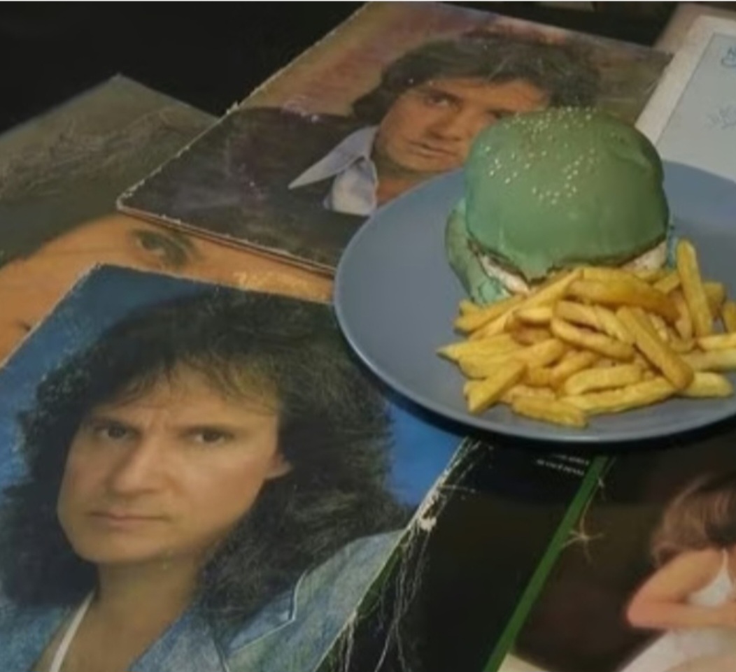 Na cidade Natal de Roberto Carlos - Cachoeiro do Itapemirim, no Espírito Santo- a homenagem foi com um festival gastronômico em que os pratos ganharam nomes de músicas do filho ilustre. Os hambúrgueres 'Chegaste' (foto) e 'Detalhes' fizeram sucesso.