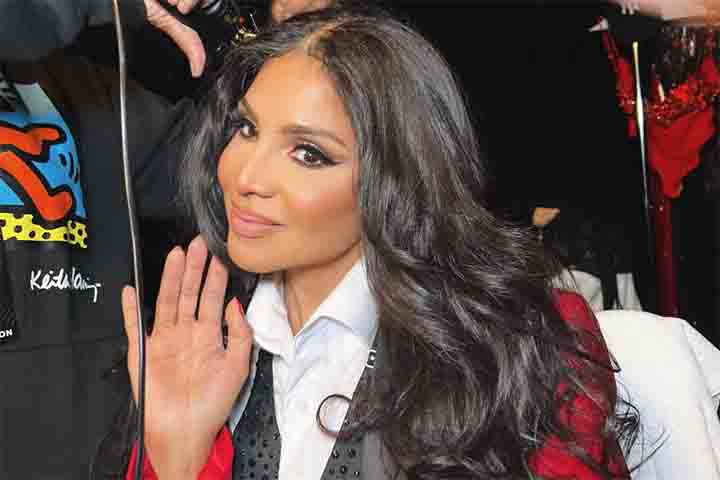 Já Toni Braxton descobriu a doença após ser hospitalizada com fortes inflamações. Desde então, ela tem se engajado em campanhas de conscientização sobre o lúpus.