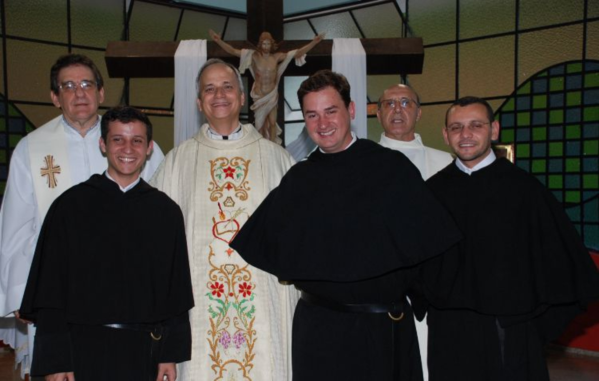 Frei Robert Francis Prevost, hoje papa Leão XIV, durante cerimônia de formação agostiniana, em Minas Gerais, 2012