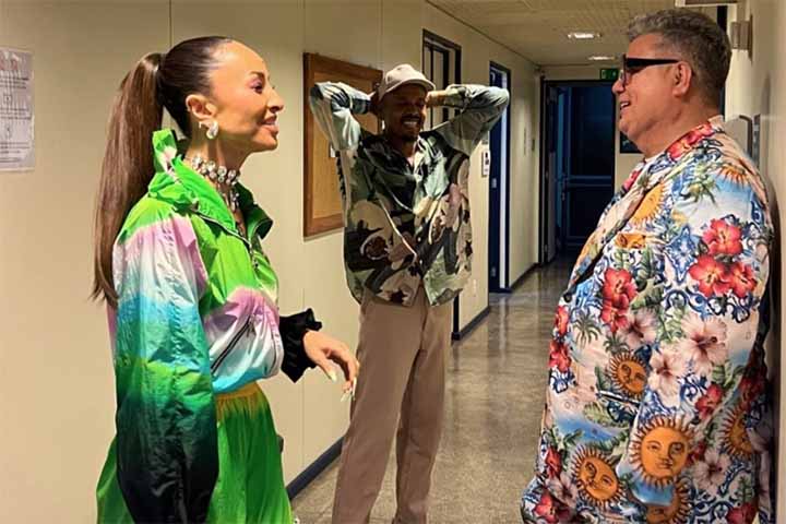 Minha mãe ficou me ligando seis anos depois pra falar: 'Eu te perdoo'. 'Louca, quem não te perdoa sou eu! Não espero seu perdão!'. completou o carnavalesco e comentarista, que nunca mais veria os pais.