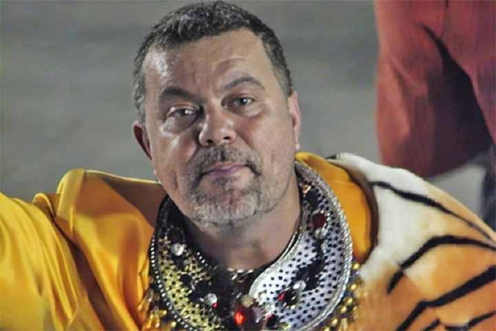 Depois passou pela União da Ilha, Leandro de Itaquera, de São Paulo, Unidos da Tijuca e em seguida foi para a São Clemente, onde ficou por dois anos, tendo inclusive estreado no Grupo A (atual Série Ouro).