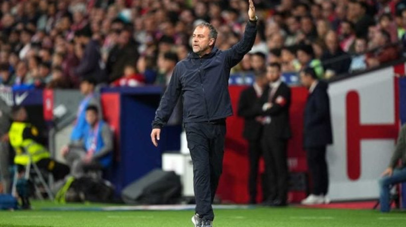 Técnico Hansi Flick afirmou que lateral e centroavante não começarão jogo contra o Real Madrid, neste domingo (11), pelo Campeonato Espanhol