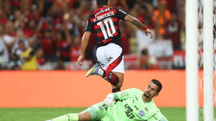 Rubro-Negro perde dois jogadores por lesão no primeiro tempo e ainda joga a reta final da partida com um a menos