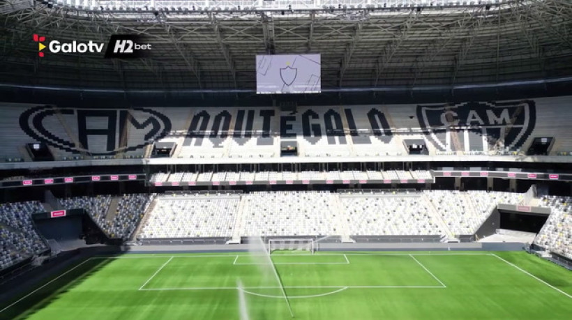 Galo treina na Arena MRV antes de estreia no gramado sintético