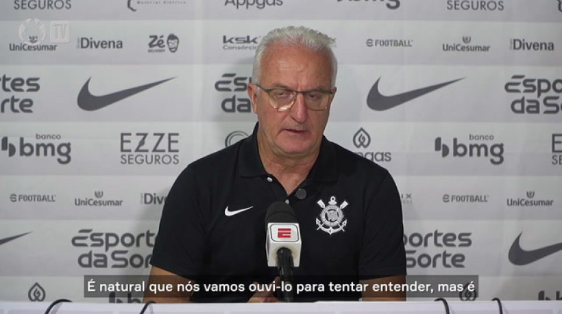 Dorival Jr. analisa cobrança de pênalti de Depay