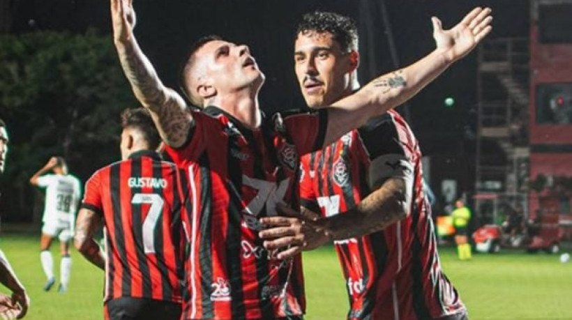 Vegetti abre o placar, mas Cruz-Maltino sofre dois gols de Renato Kayzer e chega a oito jogos seguidos sem triunfos 