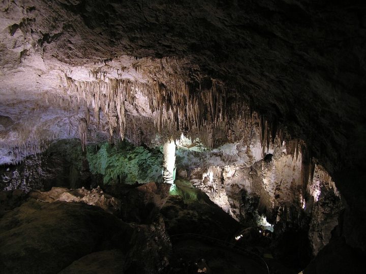 Tem também Carlsbad, uma região famosa pelas Cavernas de Carlsbad, local declarado um Patrimônio Mundial da UNESCO.