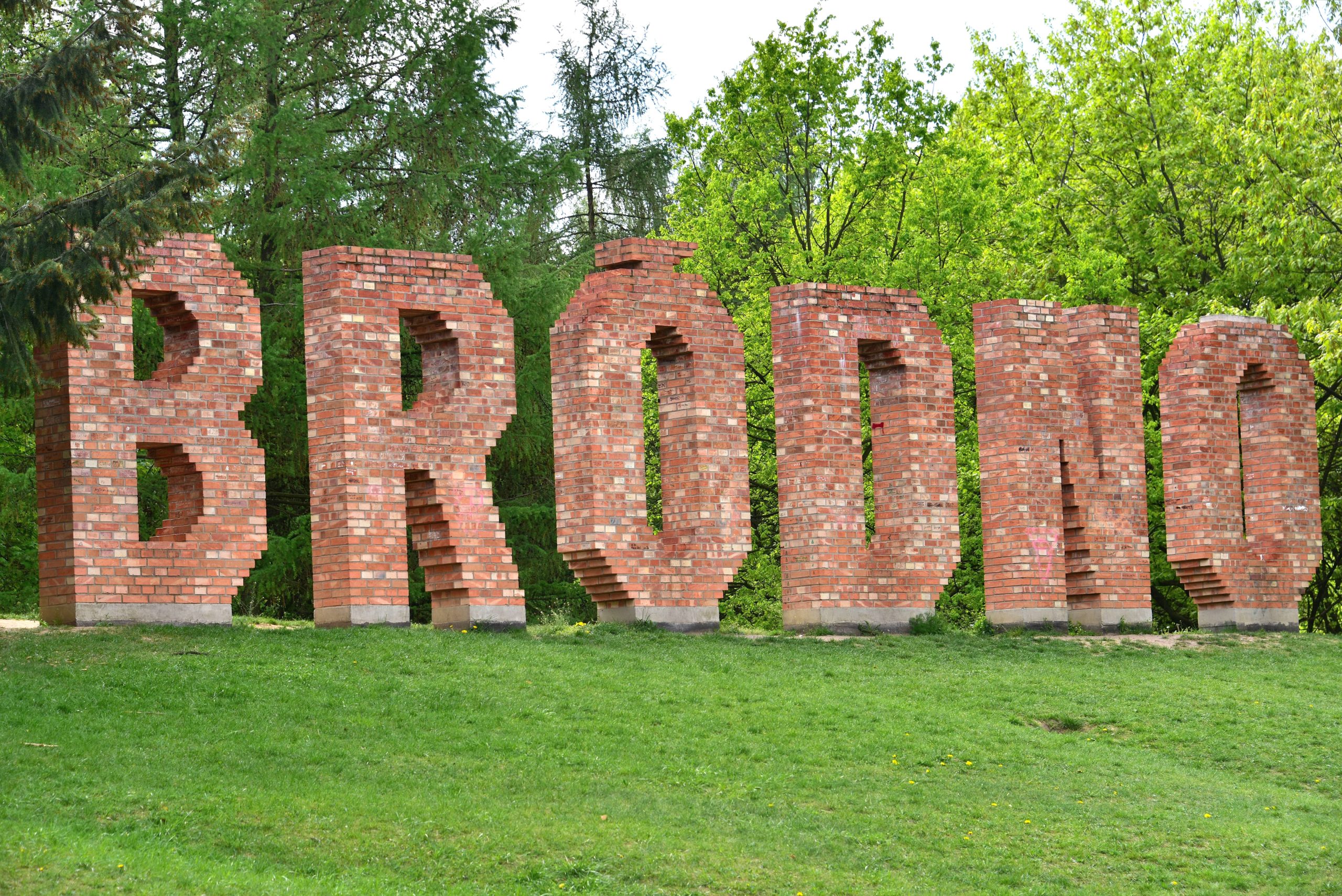 “Encorajo outras pessoas que têm condições de trabalho tão miseráveis ​​como as minhas a fazerem o mesmo. Se eles têm um emprego de merda e não são pagos, e ainda por cima lhes pedem para investir dinheiro para o trabalho, então devem aceitar o que puderem., afirmou.