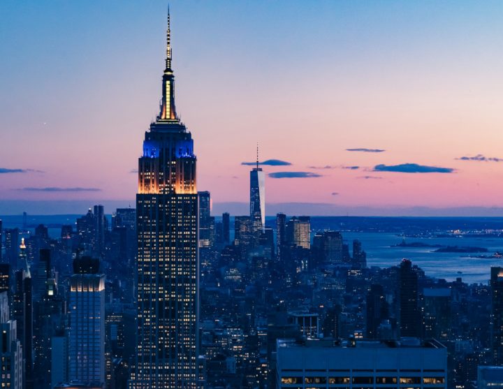 A Times Square, o Empire State Building (foto) e a Estátua da Liberdade são alguns dos pontos mais emblemáticos da cidade americana e que sempre dão as caras em vários filmes de Hollywood.