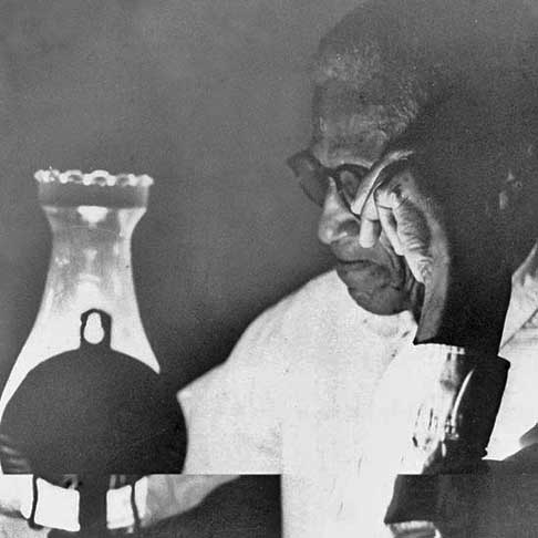 Foi enviado ao Reino Unido para testar o novo navio chamado Minas Gerais. Em 1909, João Cândido também para lá foi enviado, onde tomou conhecimento do movimento realizado pelos marinheiros russos em 1905 a bordo do couraçado Kniaz Potemkin Tavricheski. Onde reivindicavam melhores condições de trabalho e alimentação.