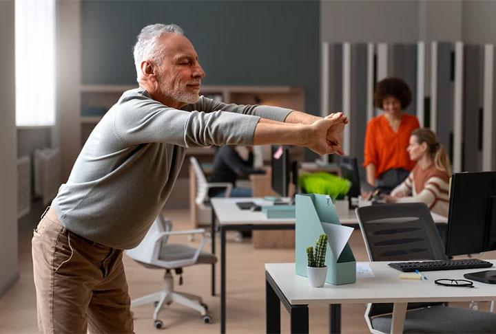 Em um estilo de vida considerado saudável, a prática de atividade física regular é essencial, pois controla a taxa de colesterol ruim (LDL) e aumenta o colesterol bom (HDL). Assim, promove uma diminuição de riscos de doenças cardiovasculares como infarto, AVC (Acidente Vascular Cerebral) e hipertensão 