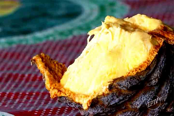 A frutificação inicia-se em novembro e a maturação entre fevereiro e abril, em Minas Gerais, popularmente associado ao período da Quaresma.