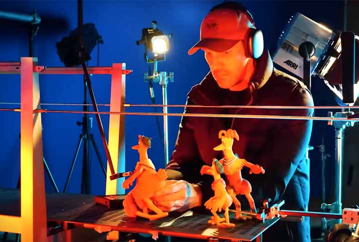 Para fazer esse filme, foi necessário usar uma técnica chamada stop-motion. Ela tem esse nome devido ao ato de posicionar os bonecos da animação e capturá-los na câmera, refazendo o ciclo por diversas vezes até concluir a cena planejada.