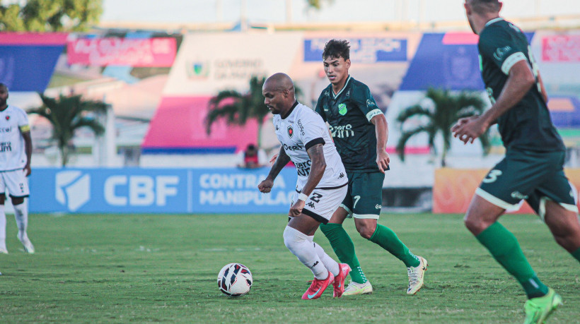 Equipe cearense abre o placar no primeiro minuto e assegura vit&oacute;ria com gols de Jeam e Rubens no segundo tempo