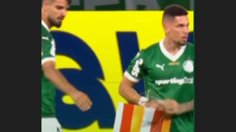 Brinquedo voador paralisa clássico-rei por cerca de um minuto no primeiro tempo na Arena Barueri