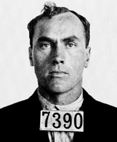 Entre os notáveis presos que passaram por Leavenworth estão Machine Gun Kelly (famoso gângster da era da Grande Depressão) e Carl Panzram (assassino em série confesso, conhecido por ter matado dezenas de pessoas - foto).