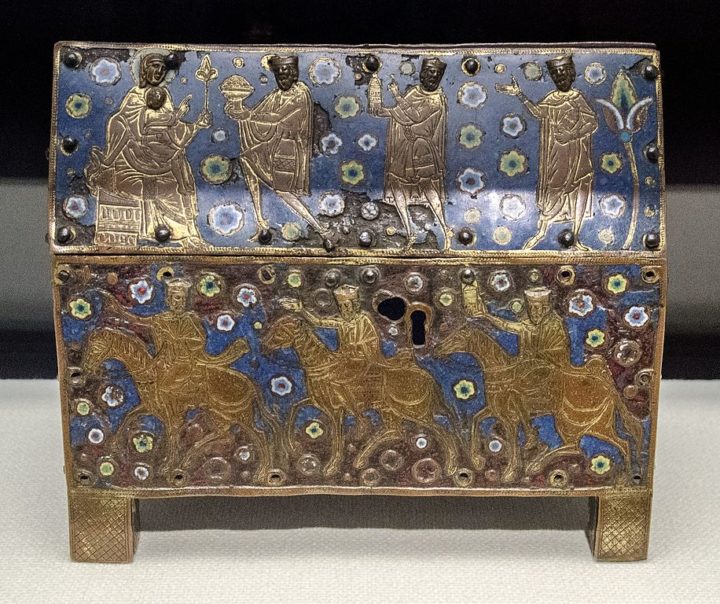 A invenção da fechadura de combinação no século 18 representou um marco importante na segurança dos cofres.