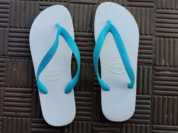 O primeiro modelo, batizado de 'Tradi', era branco com tiras e laterais da base azuis.