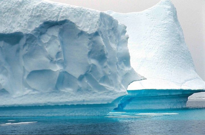 Eles agitam as águas oceânicas, trazendo nutrientes para a superfície e, é claro, também liberam muita poeira. Tudo isso fertiliza o oceano - frequentemente, vemos explosões de fitoplâncton em seu rastro, completou.