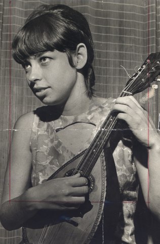 Talento nato para a música, Nara foi símbolo de um gênero musical criado na gema do Rio de Janeiro: a Bossa Nova. 